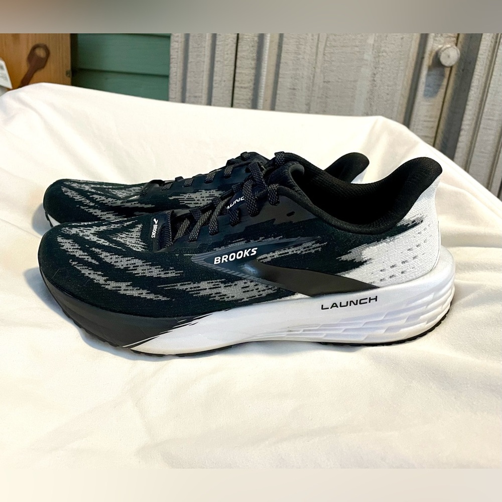 *NWOB* Brooks Launch 11 Shoes - Running/ Black~White -(1104501D087) - Mens Sz 8 - Picture 2 of 8